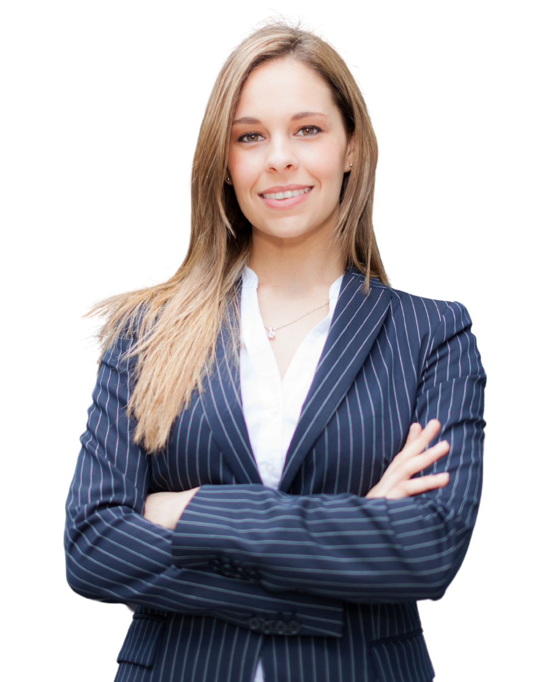 Zakenvrouw in donkerblauw gestreept kostuum, armen gekruist en licht glimlachend.