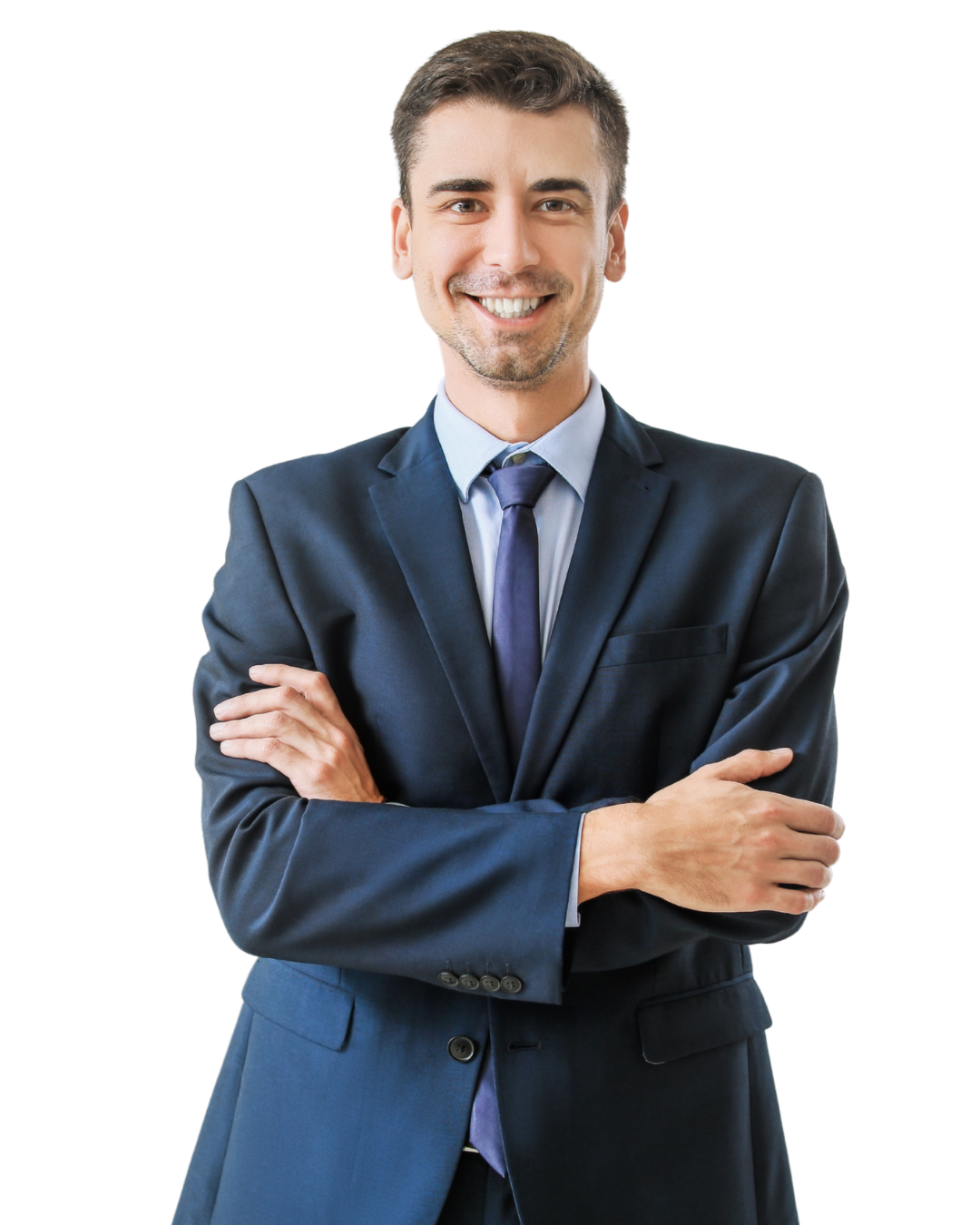 Een man met een brede lach, heeft kort bruin haar en een net pak aan. Zijn pak is donkerblauw met een lichtblauwe blouse en stropdas.